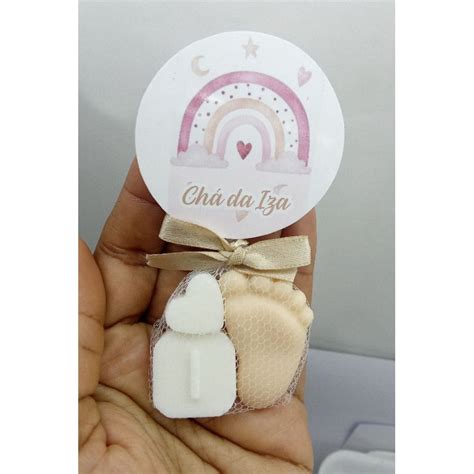 30 Lembrancinhas Mini Pezinho Letrinha e Coração Bege Nude Chá de