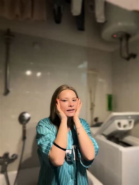 Sexy Blonde Annie 2024 03 23 173601