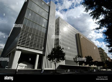 World bank building washington dc hi-res stock photography and images ...