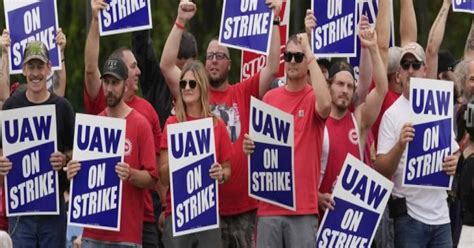 5000 Uaw Workers Go On Strike At General Motors Arlington Assembly Plant