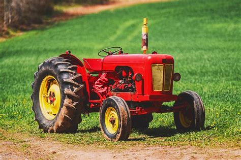 Antique Tractors Through the Years | LoveToKnow