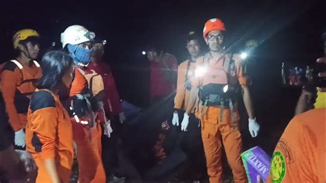 Proses Evakuasi Korban Tanah Longsor Di Kec Parangloe Malino Kab