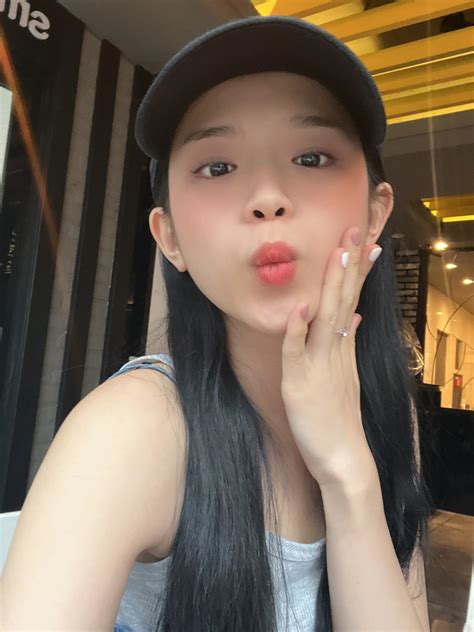 Tổng Hợp Hình Ảnh Linh Ka Bikini Sexy Đẹp Có Vòng 1 Căng Tròn