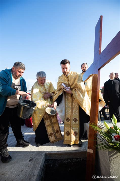 Foto Sfin Irea Pietrei De Temelie Pentru O Nou Biseric N