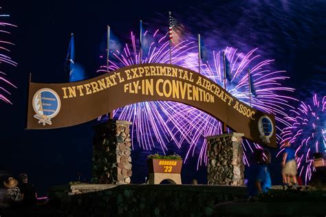 Airshow Photo By Sam Sasin Eaa Airventure Oshkosh Flickr