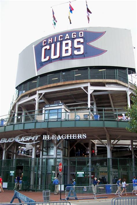 Wrigley Field in Chicago, Illinois | Chicago, Favorite places, Wrigley ...