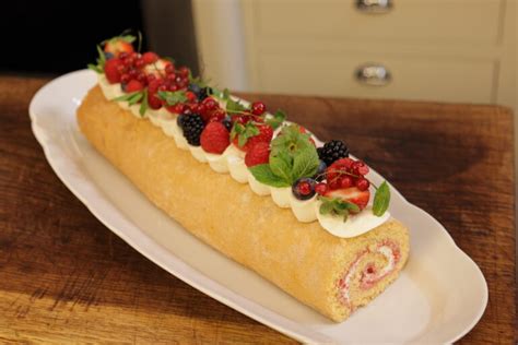 Swiss Roll with Summer Berries - James Martin Chef