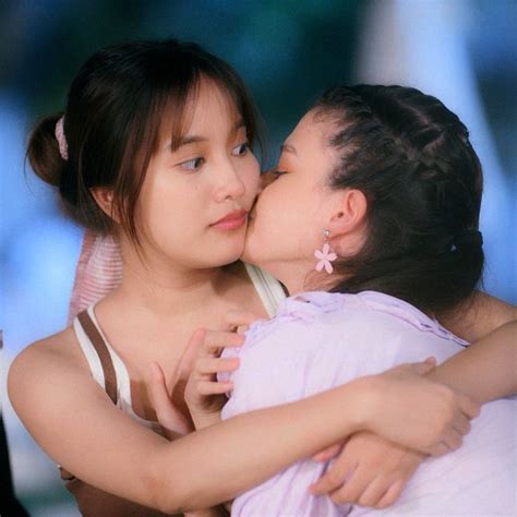 Freenbecky Cute Lesbian Couples Cute Couples Kissing Best Pose For