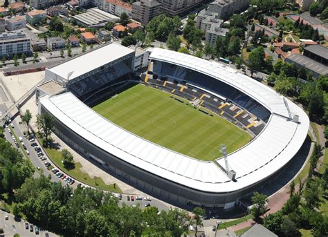 El estadio D. Afonso Henriques es un estadio de Fútbol en la ciudad de
