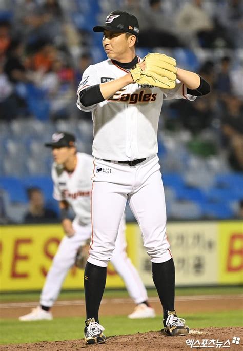 한화 정우람 Kbo 투수 최초 1000경기 출장 대기록 눈앞 네이트 스포츠