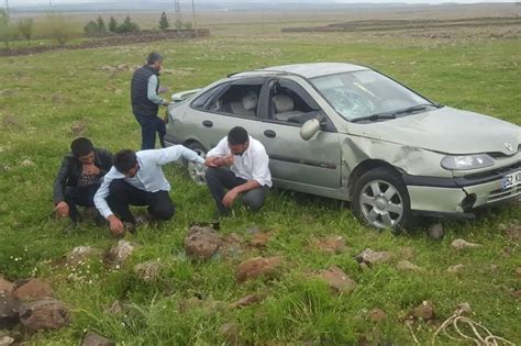 Diyarbakır da otomobil kontrolden çıkarak kaza yaptı İLKHA İlke