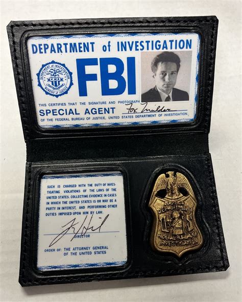 X Files OPENING CREDITS Prop Mulder Or Scully ID Wallet With Badge