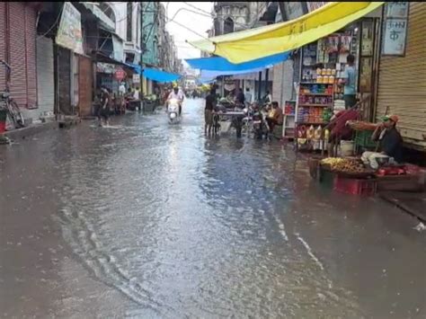 Open Pole Of The Chaos Of The Municipality Water Entering Peoples