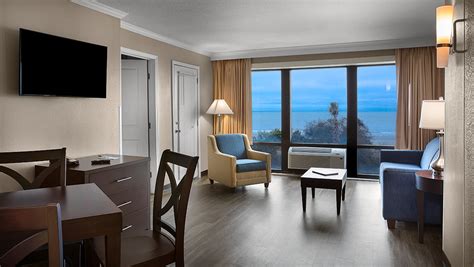 Oceanfront Whirlpool 1 Bedroom Condo sleeps (6) - Caravelle