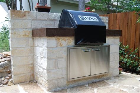 Stone And Stained Concrete Outdoor Grill The Backside Of This Grill Supports A Waterfall