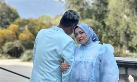 Rayakan Ultah Pernikahan Astrid Kuya Rilis Single Suamiku Okezone