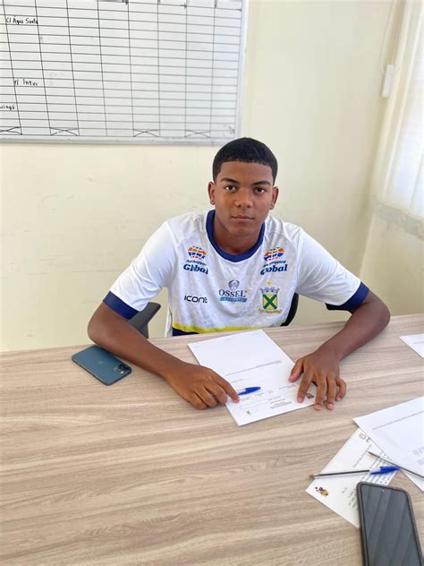 Jovem Promessa Do Futebol Brasileiro Adalberto Santos Pereira Filho