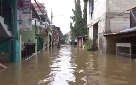 2 Pintu Air Siaga Satu Sejumlah Wilayah Di Jakarta Sudah Tergenang Banjir