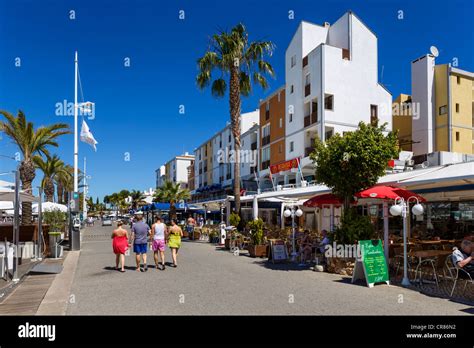 Shops and restaurants along the quayside in the marina, Vilamoura ...