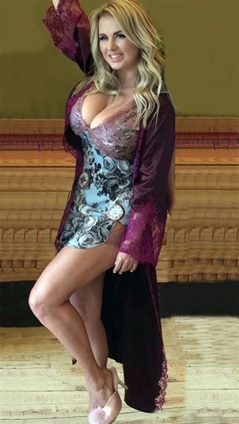 Curvy Slut In Tight Dresses Xxx Porn