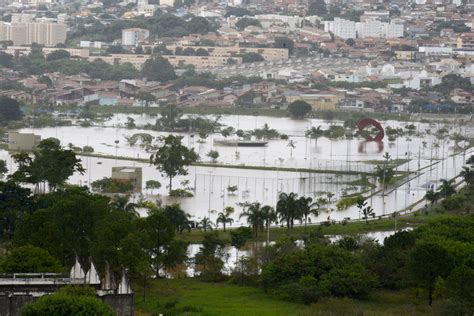 Rio Sorocaba Transborda E Inunda Casas Em Diversos Pontos