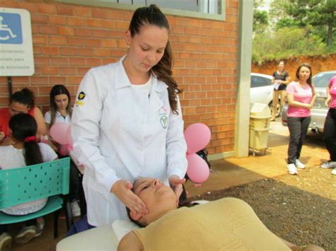 Acadêmicos De Fisioterapia Promovem Atividade Alusiva Ao Outubro Rosa