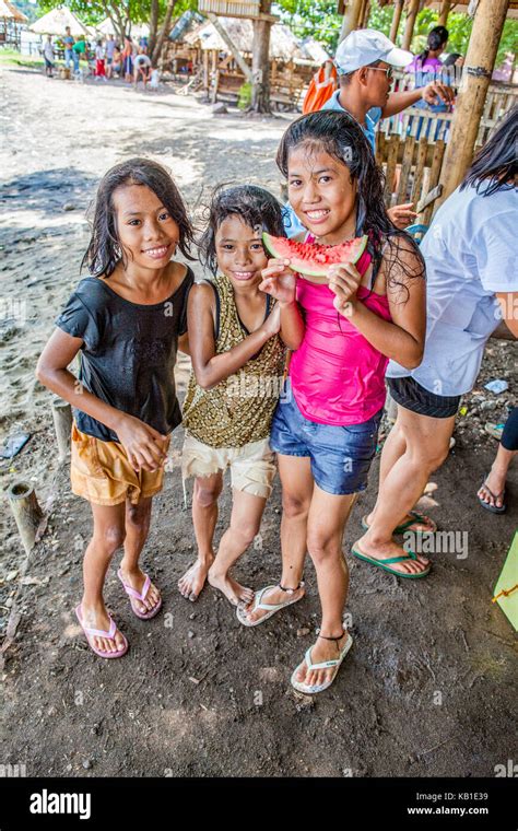 Trois Jeunes Filles Philippins La Plage Manger Past Que Ormoc City