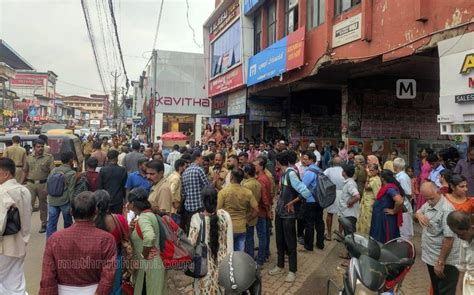 ബസ് സ്റ്റാന്‍ഡിലെ പാര്‍ക്കിങ് പരിഷ്‌ക്കാരം ഒറ്റപ്പാലത്ത് ബസ് തൊഴിലാളികളുടെ മിന്നല്‍ സമരം