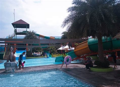 Harga Tiket Masuk Dan Review Panghegar Waterboom Bandung Jejak Akhi