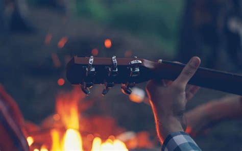 21 Best Campfire Guitar Songs For Campground Sing-Alongs! - My Open Country