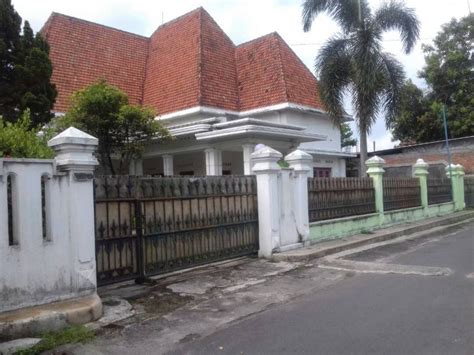 Rumah Kolonial Belanda Luas Tanah 1200 Meter Yogyakarta