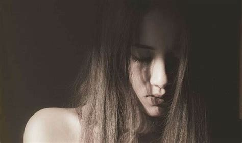 Nóng Người mẫu nude đối chất giờ với họa sĩ nổi tiếng bị tố cưỡng bức