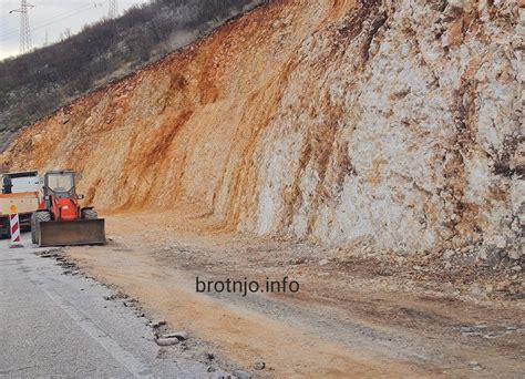 Radovi na Vardi Vozi se jednom kolničkom trakom promet reguliraju