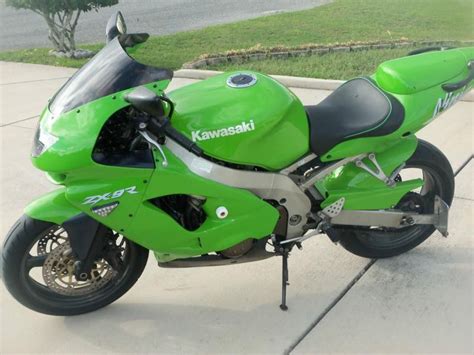 Buy KAWASAKI ZX9R NINJA...GREAT SHAPE....LOTS OF EXTRAS on 2040-motos