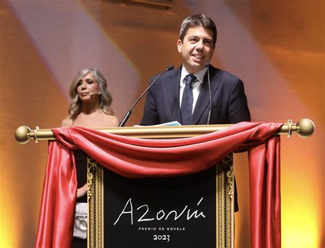 El Escritor Madrile O Fernando Benzo Se Alza Con El Premio Azor N De