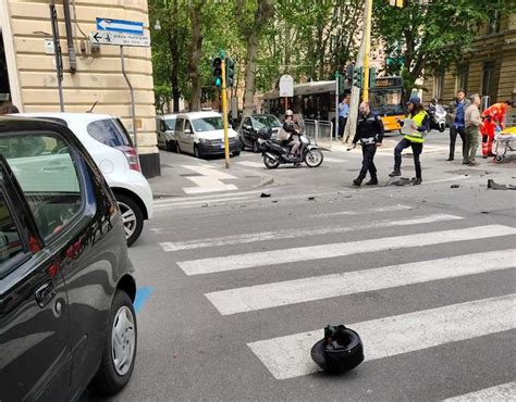 Brutto Incidente Alla Foce Scooter A Terra Foto