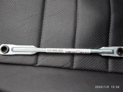 Тяга водительского дворника. — Skoda Fabia Mk2, 1,6 л, 2012 года ...