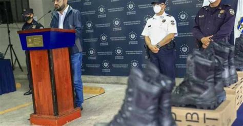 Ministro Rogelio Rivas Garantiza El Equipamiento Adecuado Para Los Efectivos Policiales Tendencias