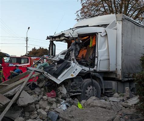 Wypadek na drodze krajowej nr 50 koło Grójca Zginął kierowca tira