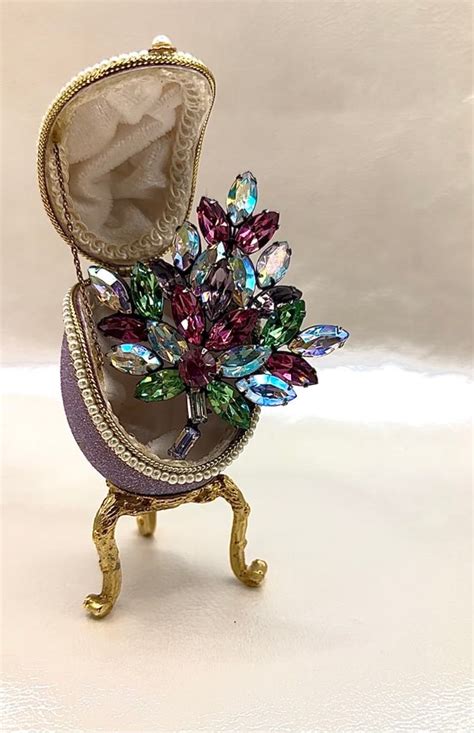 Vintage Brooch With Regency Gem