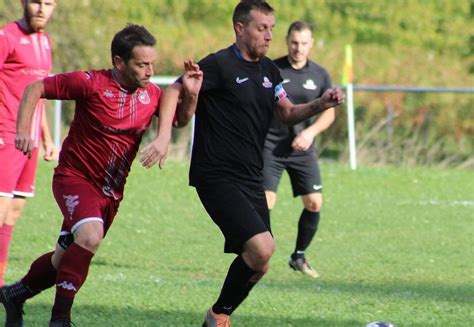 Bassens Football léquipe réserve du FC Nivolet au pied du podium à