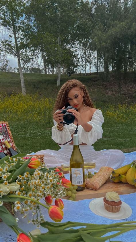 Picnic Photoshoot Ideas Cottage Core Aesthetic Romantic Aesthetic