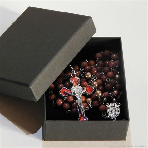 Четки католические (розарий). Красная яшма, жемчуг Swarovski, сталь в ...