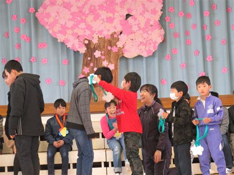 6年生を送る会（みんなの心がつながりました。） 皆野町立皆野小学校