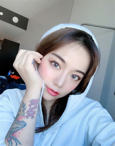 Tự tin khoe ảnh mặt mộc hot girl 5 6 triệu follow khiến dân mạng choáng váng Chị có dũng cảm