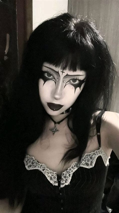 Pin By Joji Quinn On Pines Creados Por Ti In 2024 Goth Makeup Trad