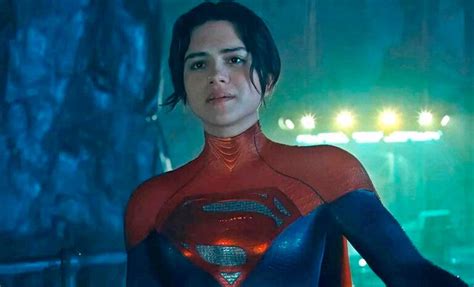 Se parece o no Hay polémica con la Hot Toys de Supergirl