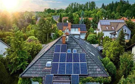 How Do Solar Panels Work on a House? | Qmerit