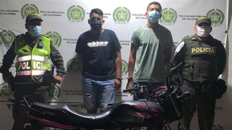 Capturan a dos hombres señalados de robarse una moto en Gaira Santa