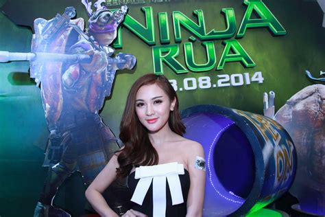 Hot girl Kelly xinh đẹp sau 5 lần phẫu thuật cằm